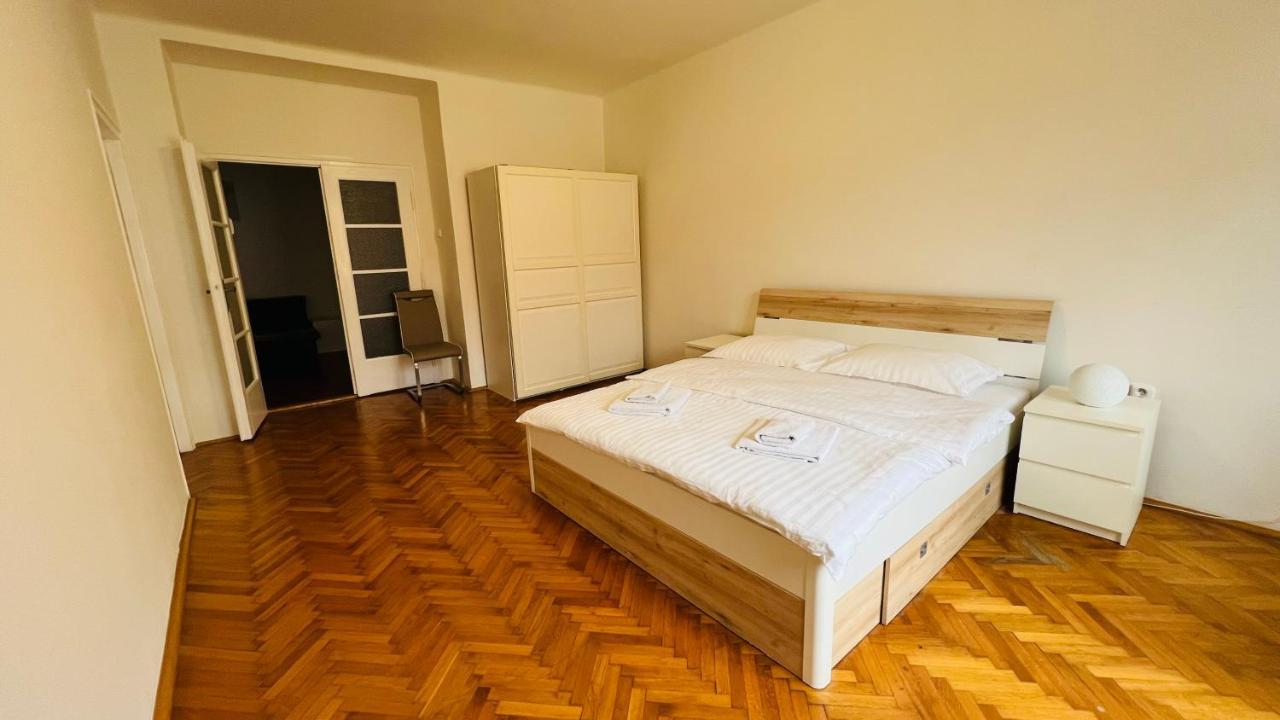 Cosy Flat In The Heart Of Prague Apartment Bagian luar foto
